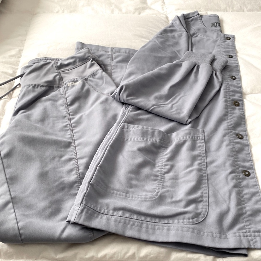 Greys anatomy by barco lab coat size medium scrub pants size small
